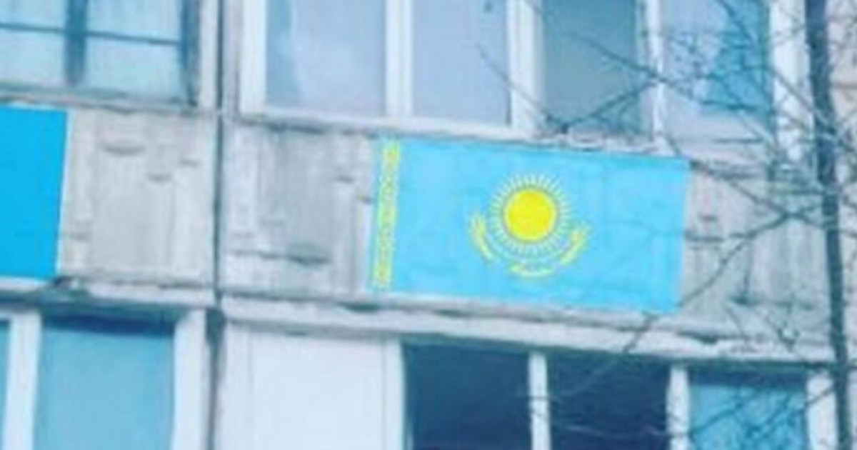 Әкімдік балкондарға жалауды фотошоппен салған