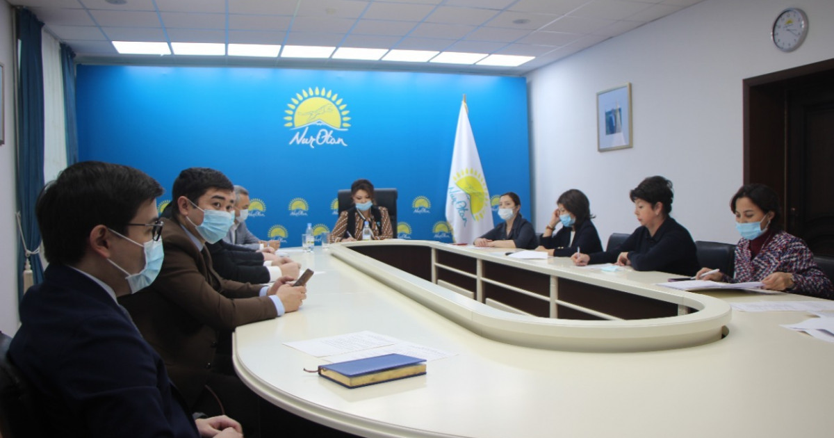 «Nur Otan» партиясы көпбалалы әйелдерді кәсіпкерлікке оқыту мәселесін талқылады