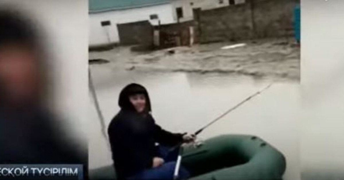 «Қайықпен жүр»: Жаңақорған ауданының орталығын су басты (ВИДЕО)