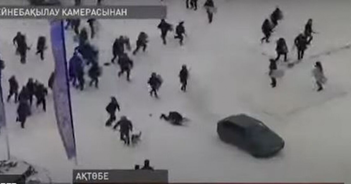 Полицейді көлікпен соққан жүргізуші қамауға алынды (ВИДЕО)