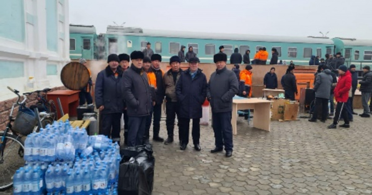 Вокзалға аялдаған пойыз жолаушыларына көмек көрсетілді