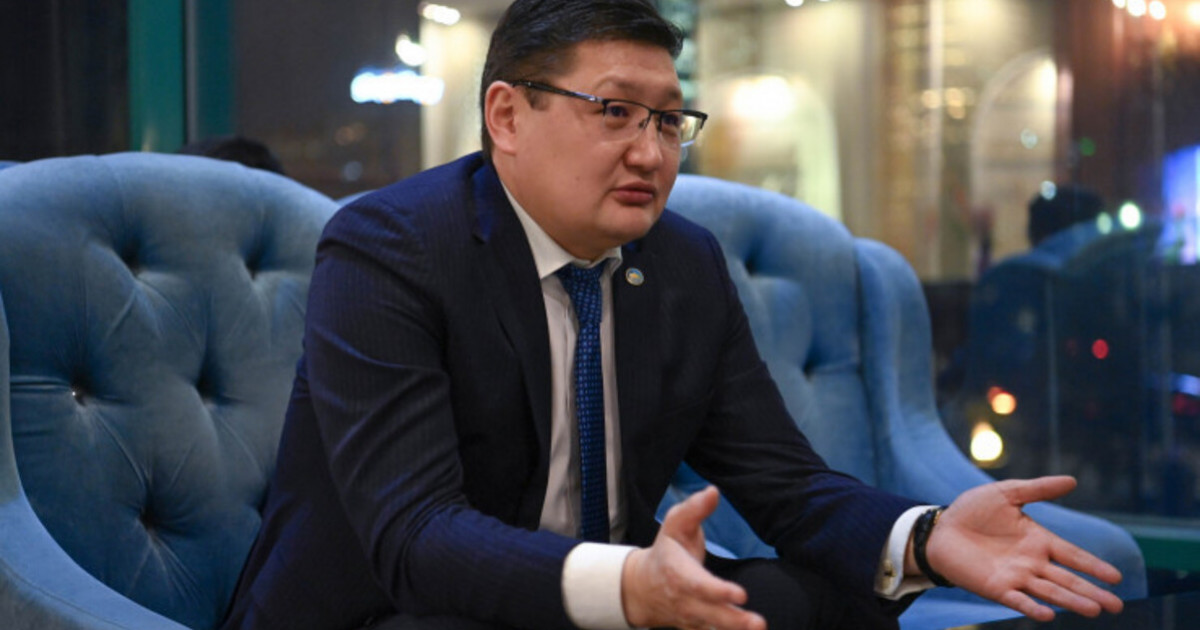 Берік Уәли Президенттің неге орыс тілінде сұхбат бергенін түсіндірді