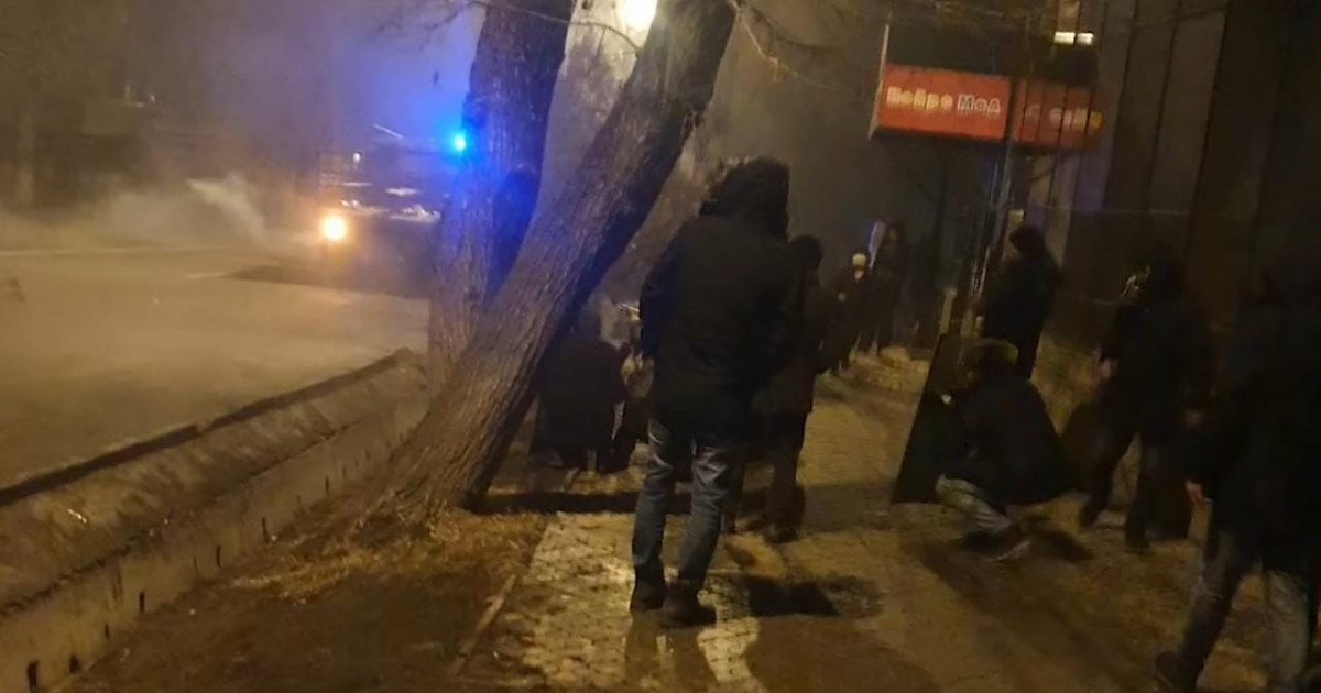 Алматыда сақалдылар «Аллаһу Акбар!», «Шаһид!» деп ұрандатқан (ВИДЕО)