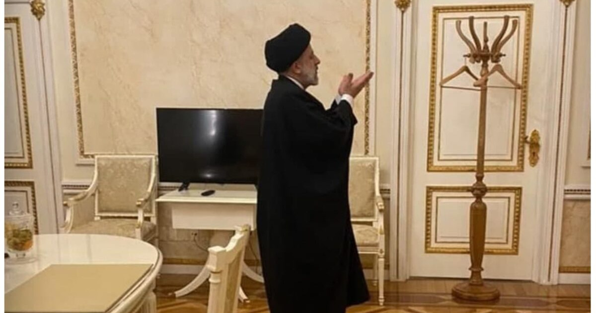 Ресейге барған Раиси Кремльде намаз оқыды