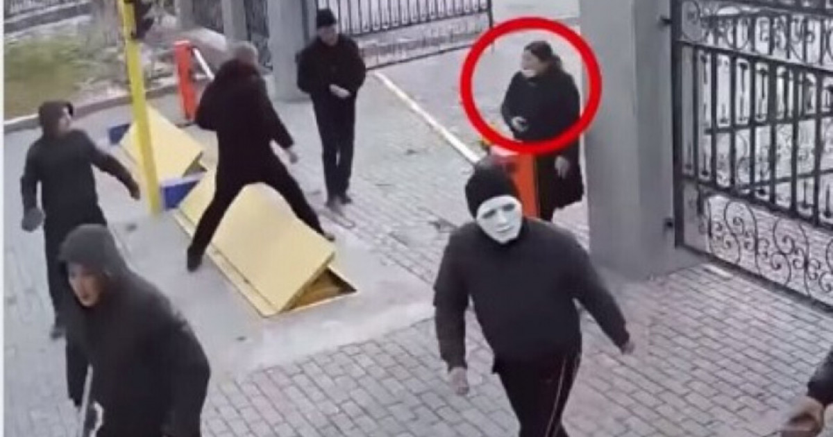 Қақтығысқа қатысып, әкімдікке басып кірген екі көпбалалы ана ұсталды (ВИДЕО)