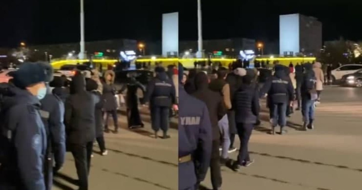 Тегін пәтерді талап еткен көпбалалы аналар жолдарды жауып тастады (ВИДЕО)