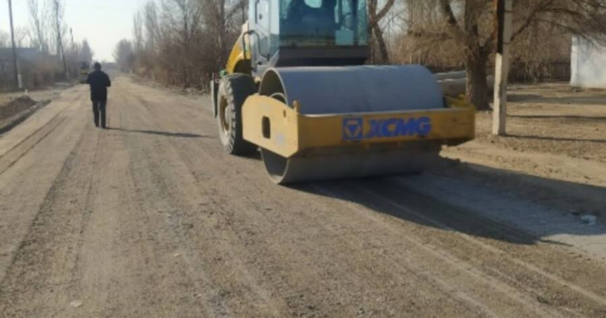 Партияның арқасында тозығы жеткен ауыл көшесі жөнделді