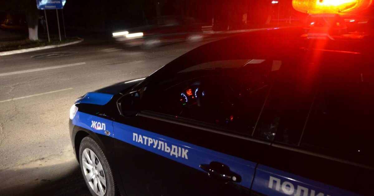 Павлодарда полицей қызметтік көлігімен бір әйелді қағып кетті
