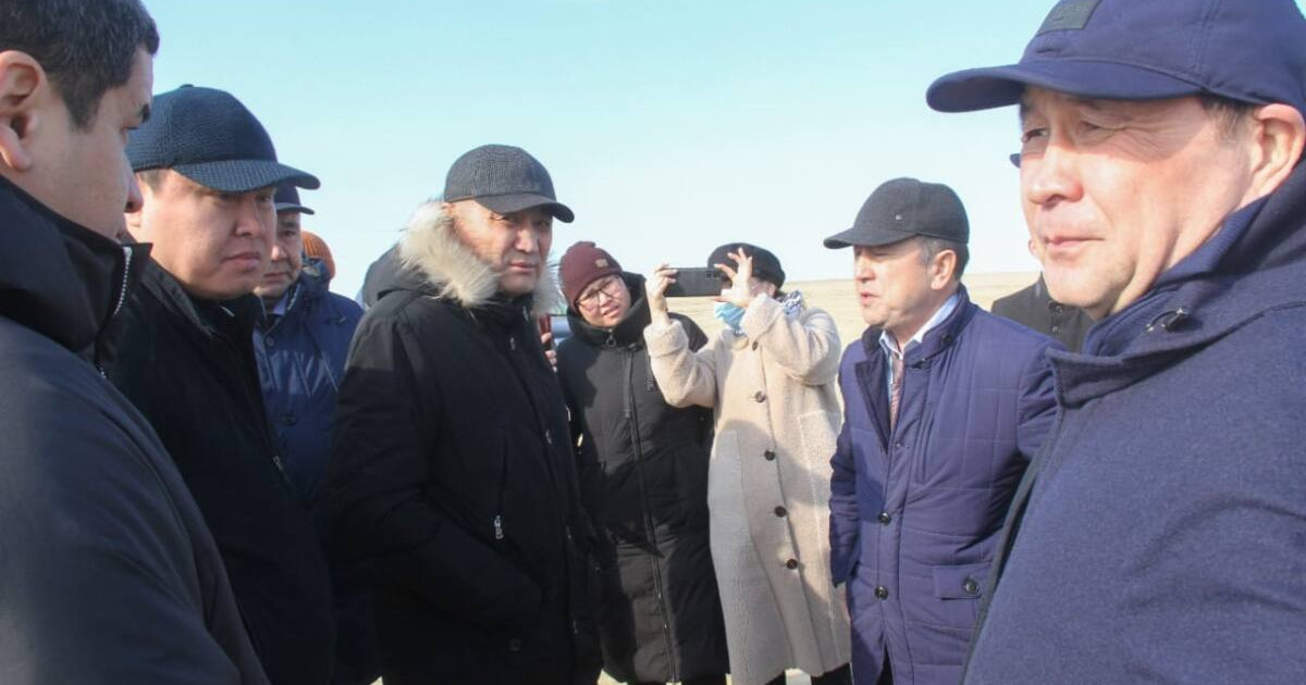 Депутаттар «Қошқар ата» улы көлінің зардабын тартып отырған жұртпен жүздесті