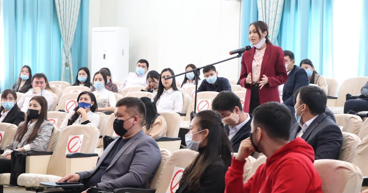 Жастар депутаттарға білім, жұмыссыздық, баспана мәселесін жеткізді