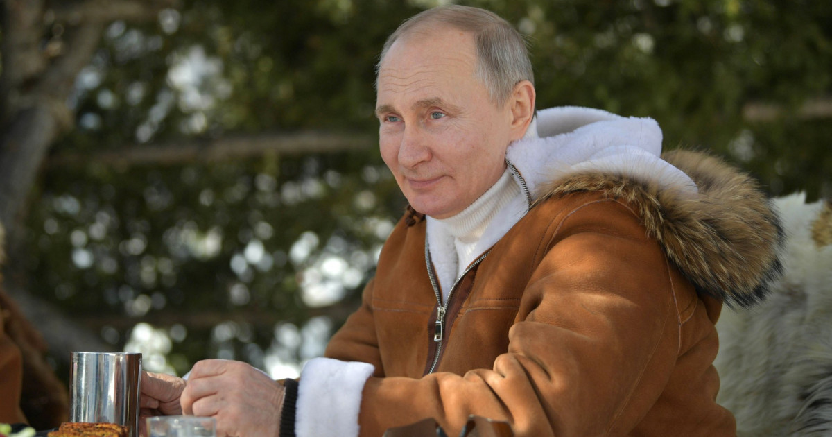 «Көлеңкесінен қорыққан» Путин аспаздарына дейін жұмыстан шығарған