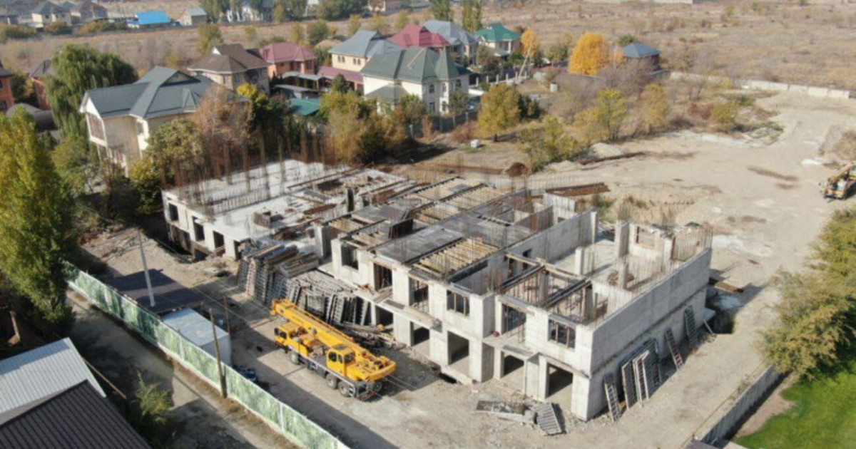 Заңсыз салынып жатқан 12 қабатты тұрғын үй сүрілетін болды