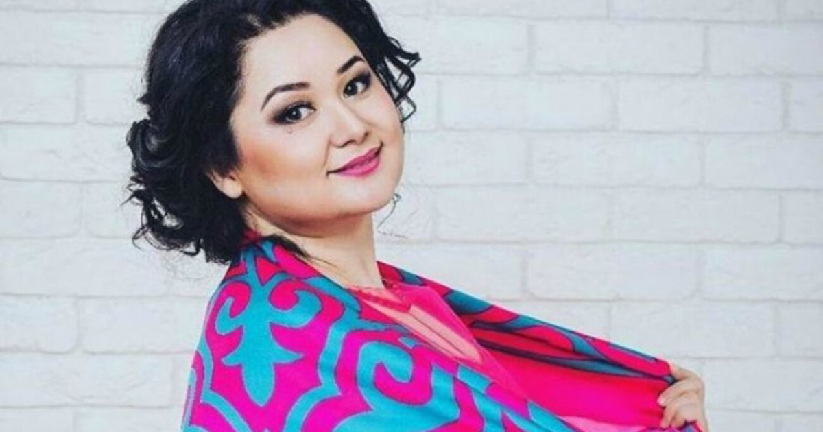 «Сізді анам жақсы көреді»: алматылық жанкүйер Роза Әлқожаға пәтер сыйлады