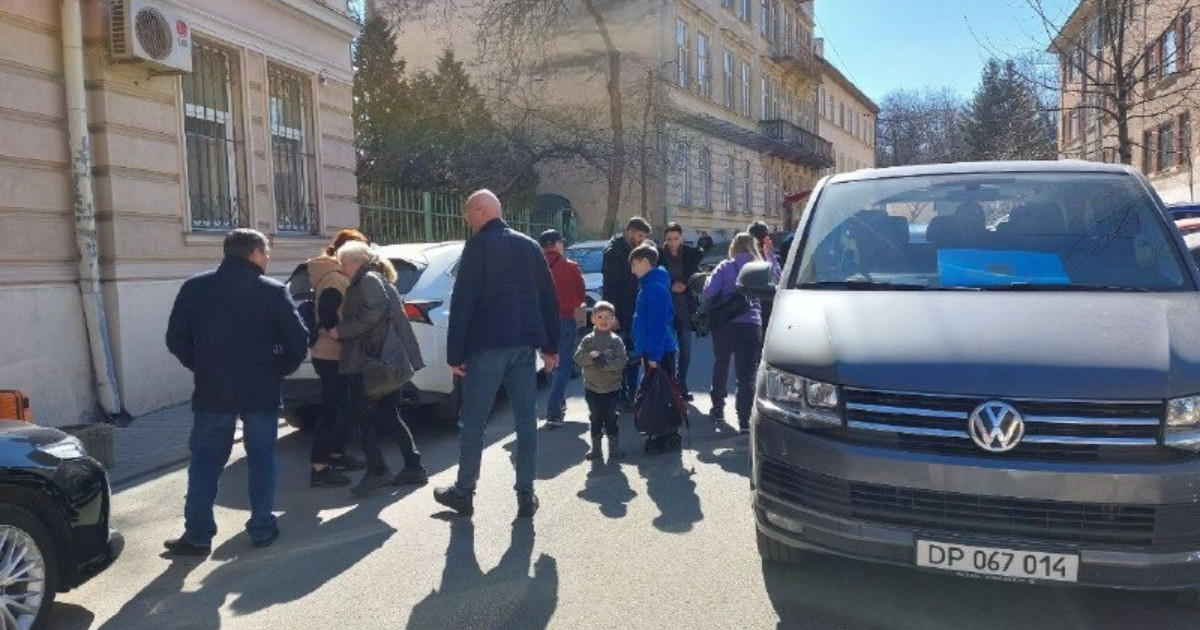 Қазақстан елшілігі Украинадан 7 адам, 2 мысық және 1 итті эвакуациялады