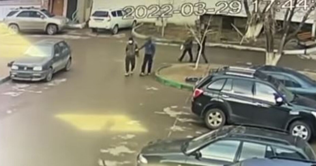 Балқашта зейнеткердің телефонын тартып алған жігіт ұсталды (ВИДЕО)