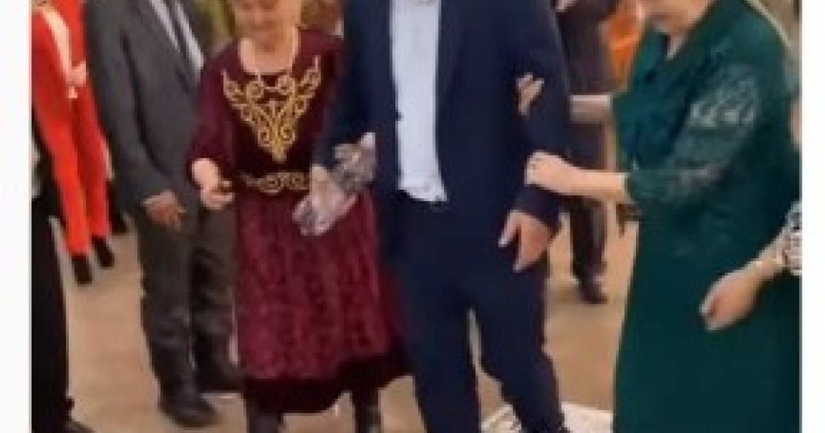 «Памперсін ауыстырсаңдаршы...»: 70 жастағы қарияның тұсауы кесілді (ВИДЕО)
