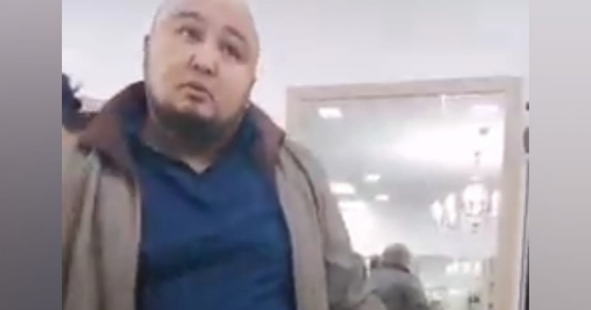 Олар мас адамдарды камера алдында есінен танып жатқанда сиқырлайды.