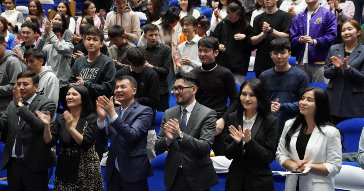 «Отандастар қоры» өкілдері ЕҰУ-дағы қандас студенттермен кездесті