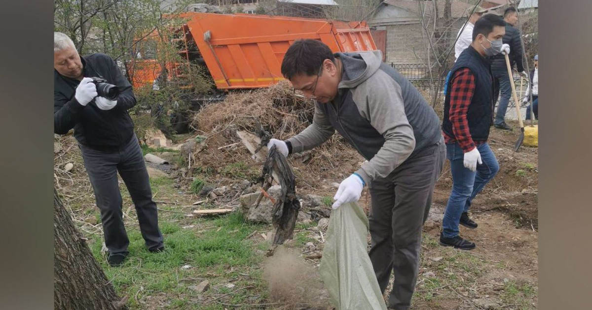 Досаевтың өзі сенбілікке шығып, қаланы қоқыстан тазартып жүр