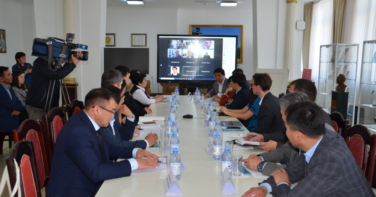 Қазақстанның ғылым күніне арналған дөңгелек үстел өтті