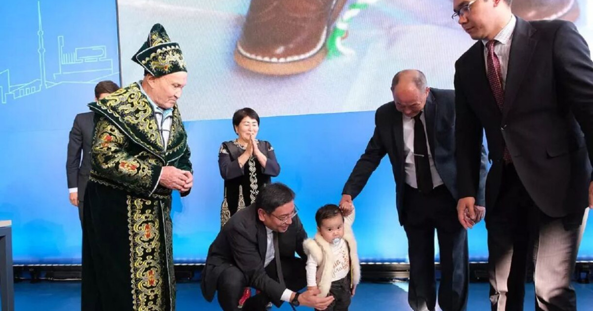 «Шөберем бар еді»: халықпен кездесуде ақсақал Досаевқа өтініш айтты (ВИДЕО)