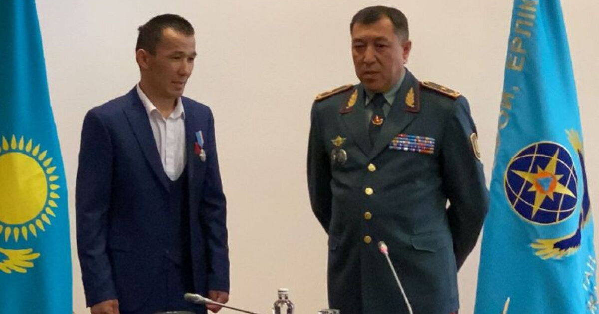 Елордада баланы ажалдан аман алып қалған азамат марапатталды