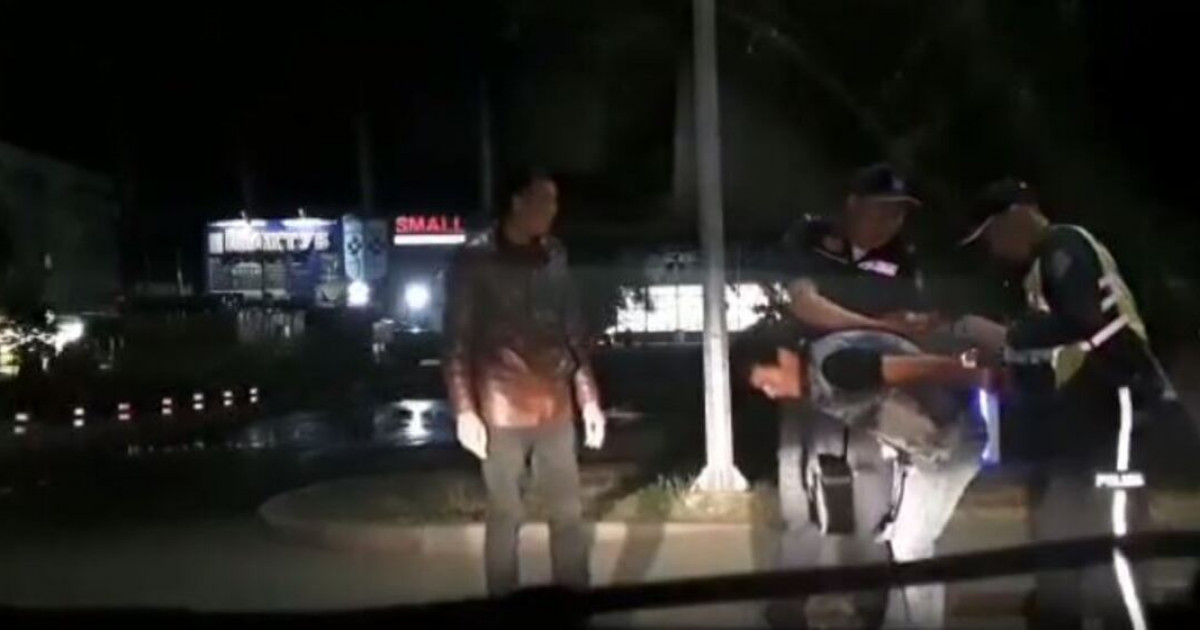 Полицейлер көлік ұрлаған мектеп оқушысын әрең ұстады (ВИДЕО)