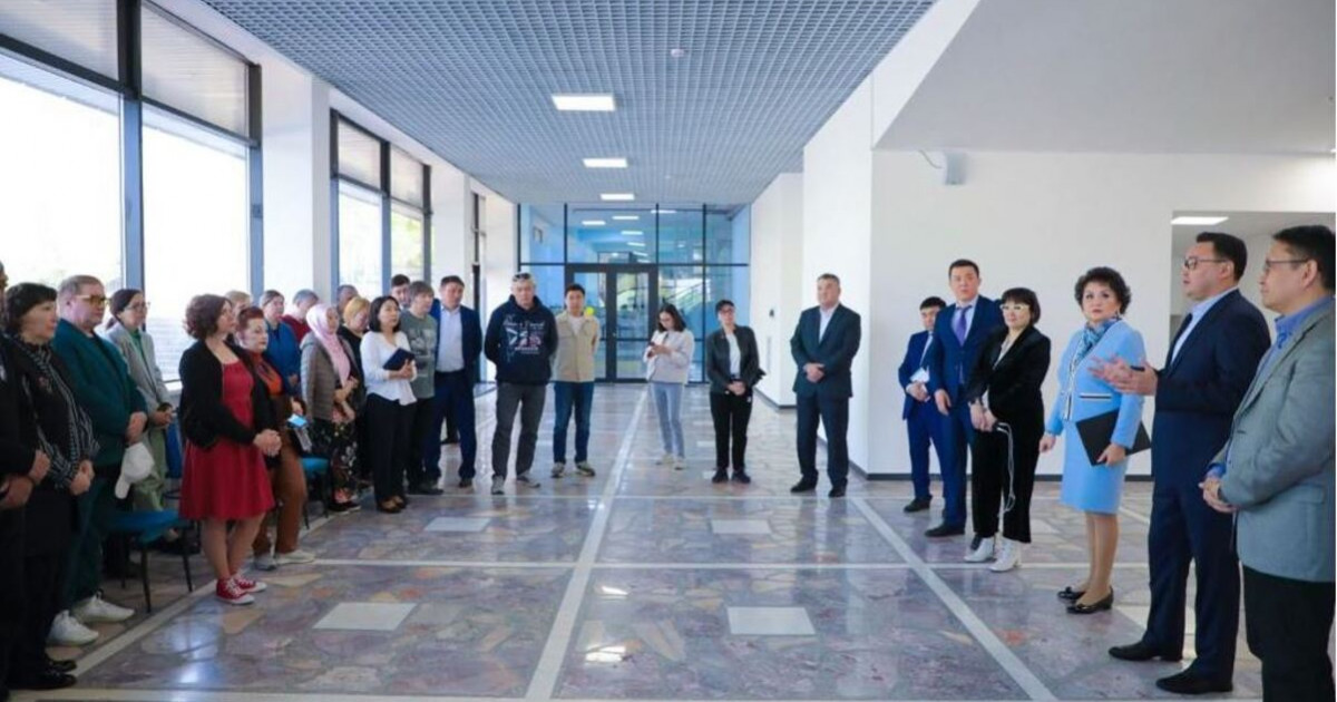 AMANAT партиясының өкілдері елордалық театр ұжымымен кездесті
