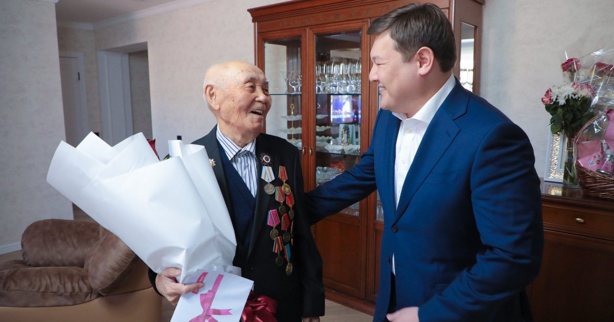 Аманаттықтар Ұлы Отан соғысы ардагерлерін Жеңіс күнімен құттықтады