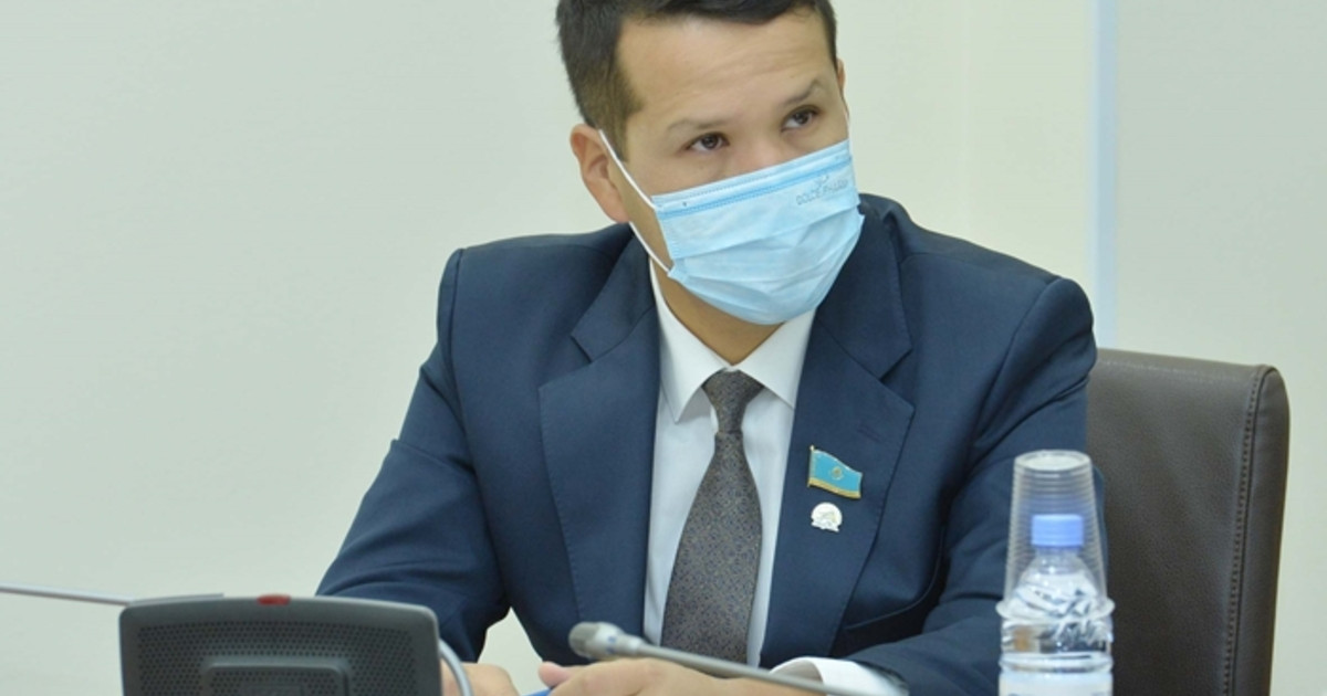 Депутат желіде өзін сынағандарға жауап берді