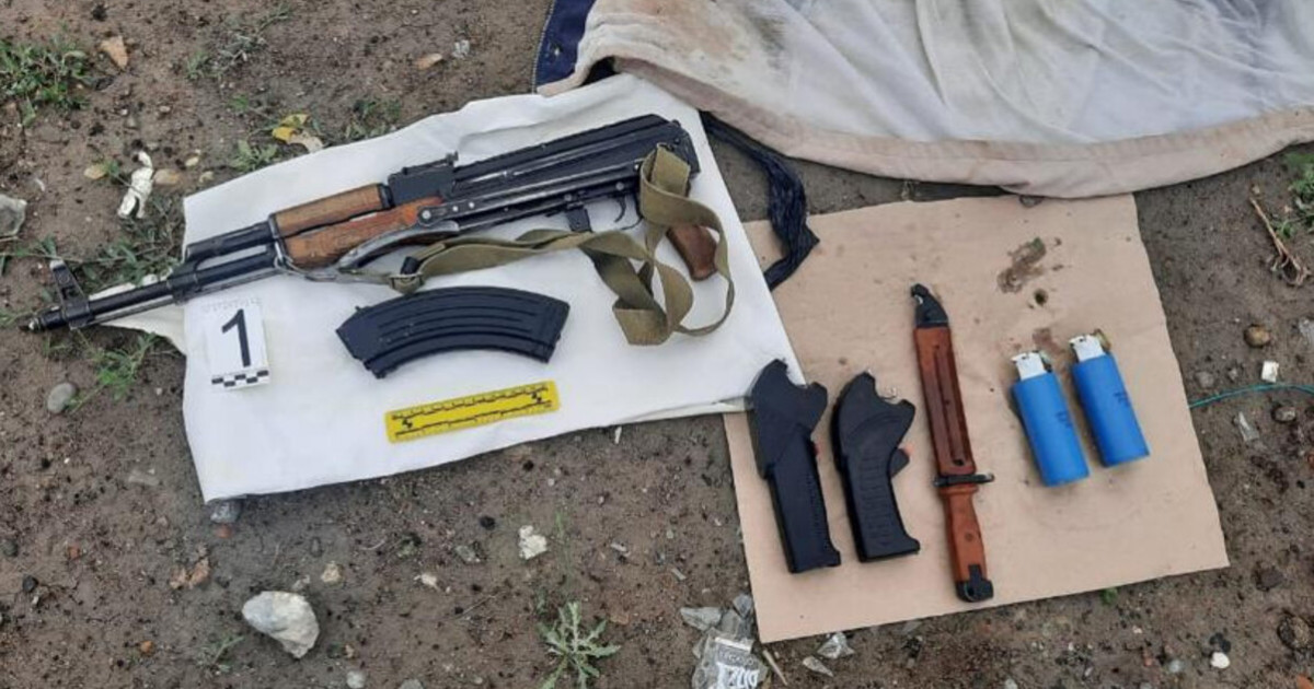 Жамбылда полицейлер 4 қару, 40 патрон және граната тапты