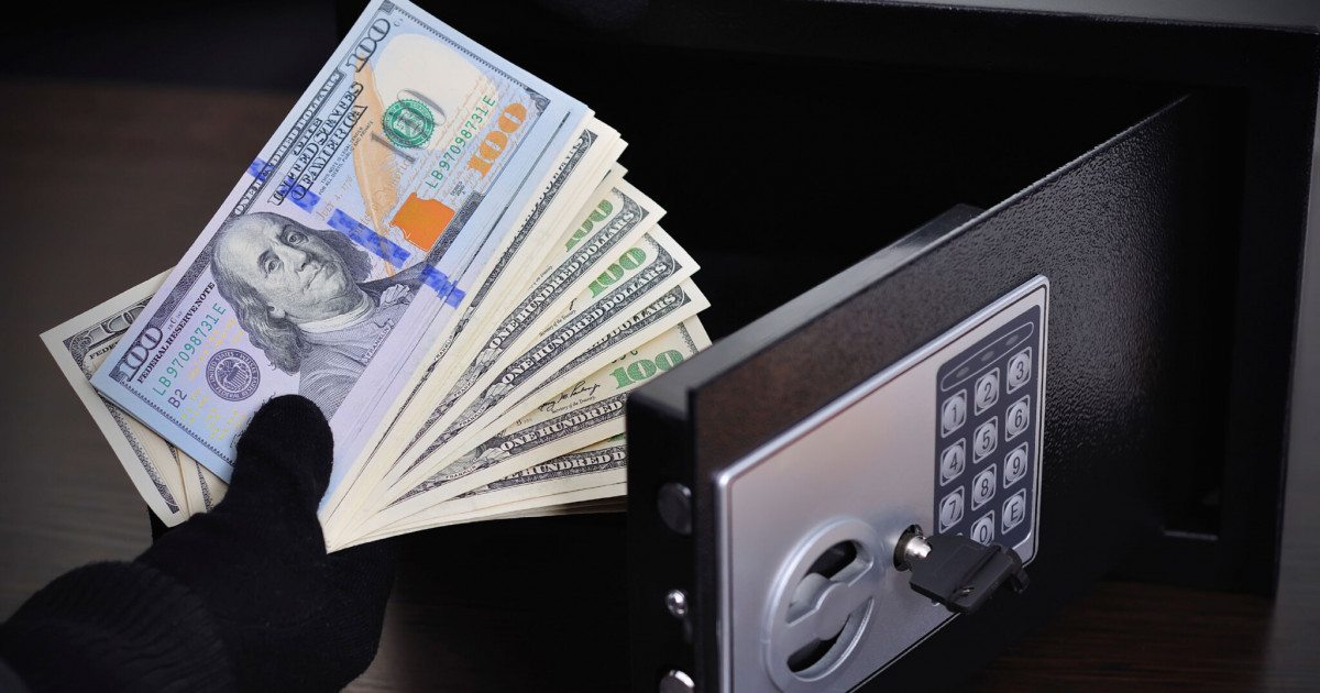 Елордада бала күтуші үй иесінің 3 мың доллар ақшасын ұрлап кетті