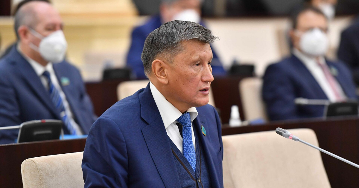 Сенатор тәртіпсіз өнер адамдарын заңмен шектеуді ұсынды