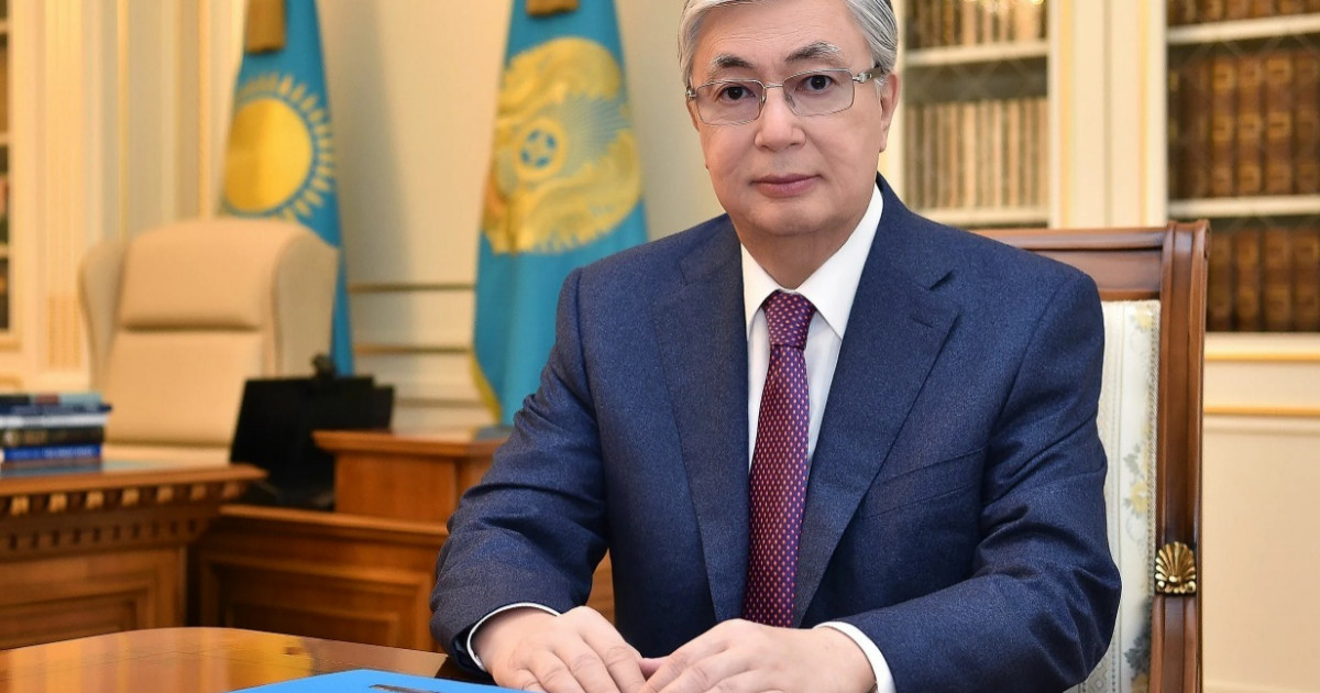 Президент мемлекеттік қызметшілерді мерекемен құттықтады