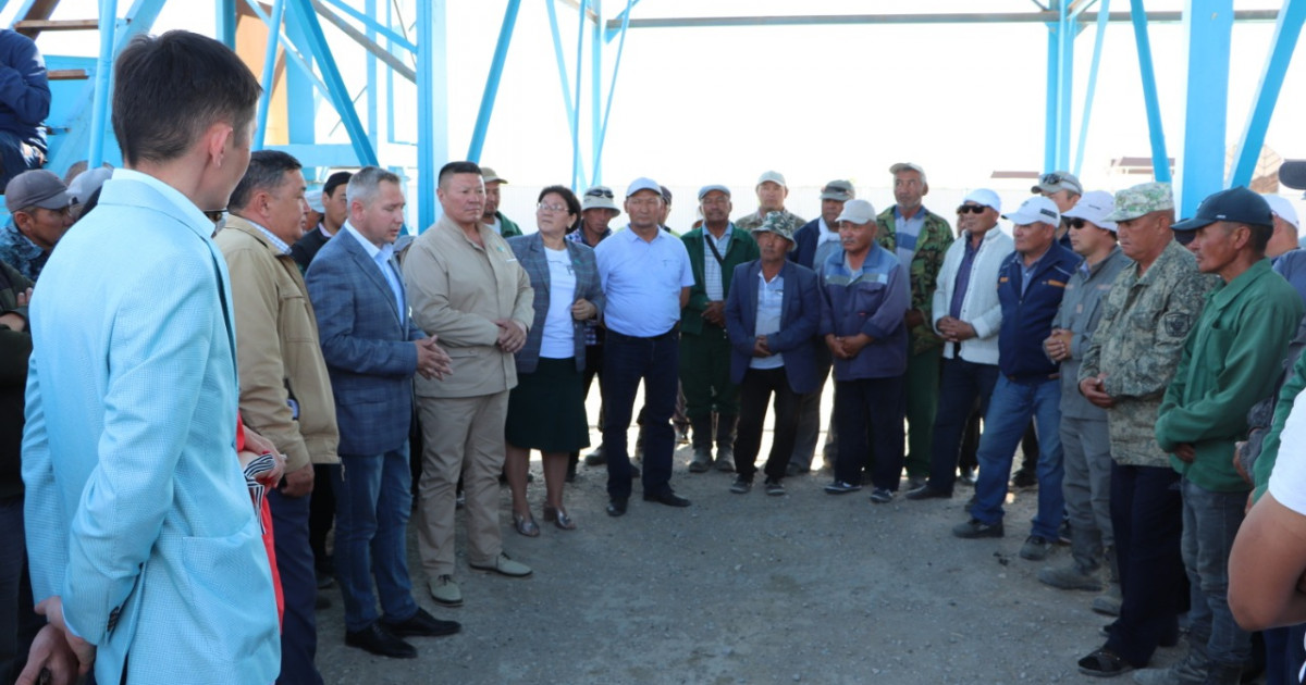 Референдум: депутаттар ақтөбеліктермен кездесті