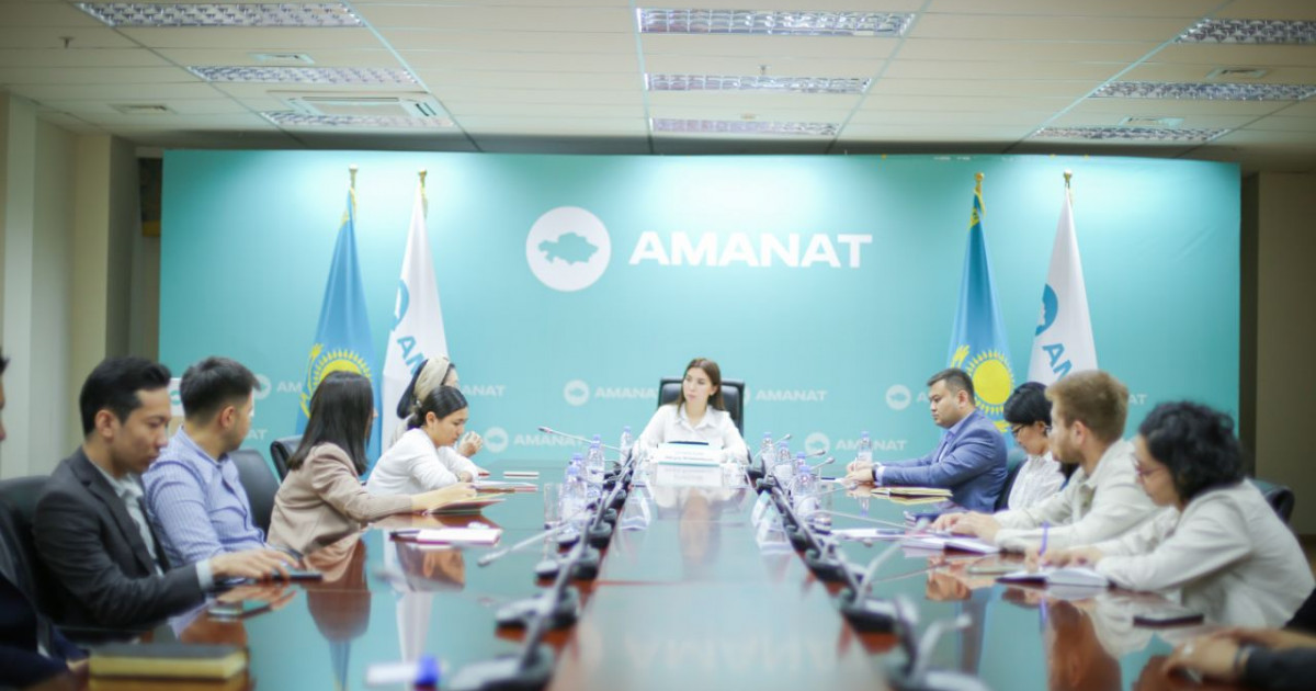 «AMANAT» партиясының Жастар қанаты интернетке тәуелділік мәселесін қозғады