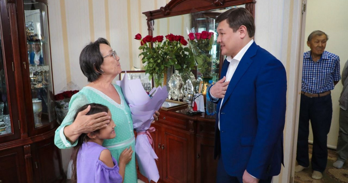 Асхат Оралов дәрігерлерді кәсіби мерекемен құттықтады