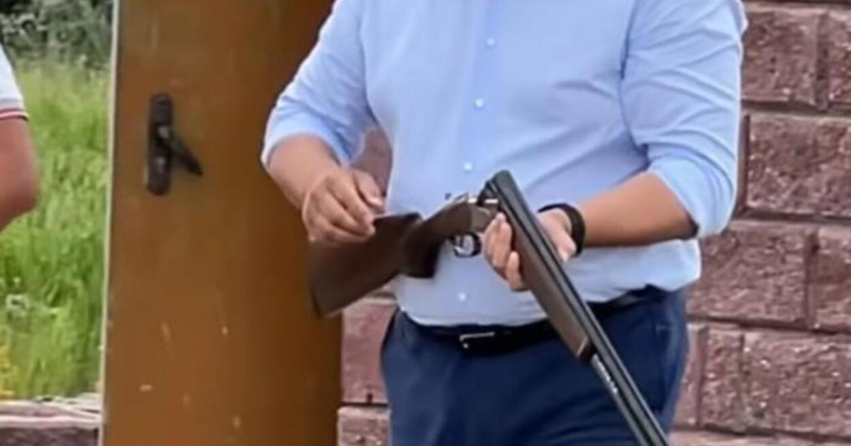 Желіде Талдықорған қаласы әкімінің қару ұстаған видеосы тарады (ВИДЕО)