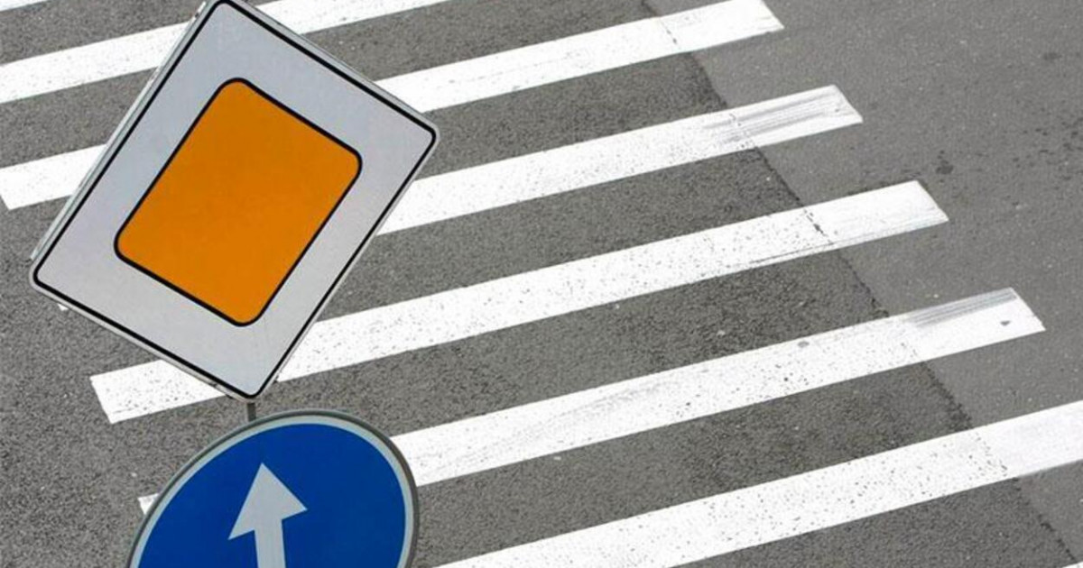 Ақтауда жол белгісін салып жүрген жұмысшыны көлік қағып кетті