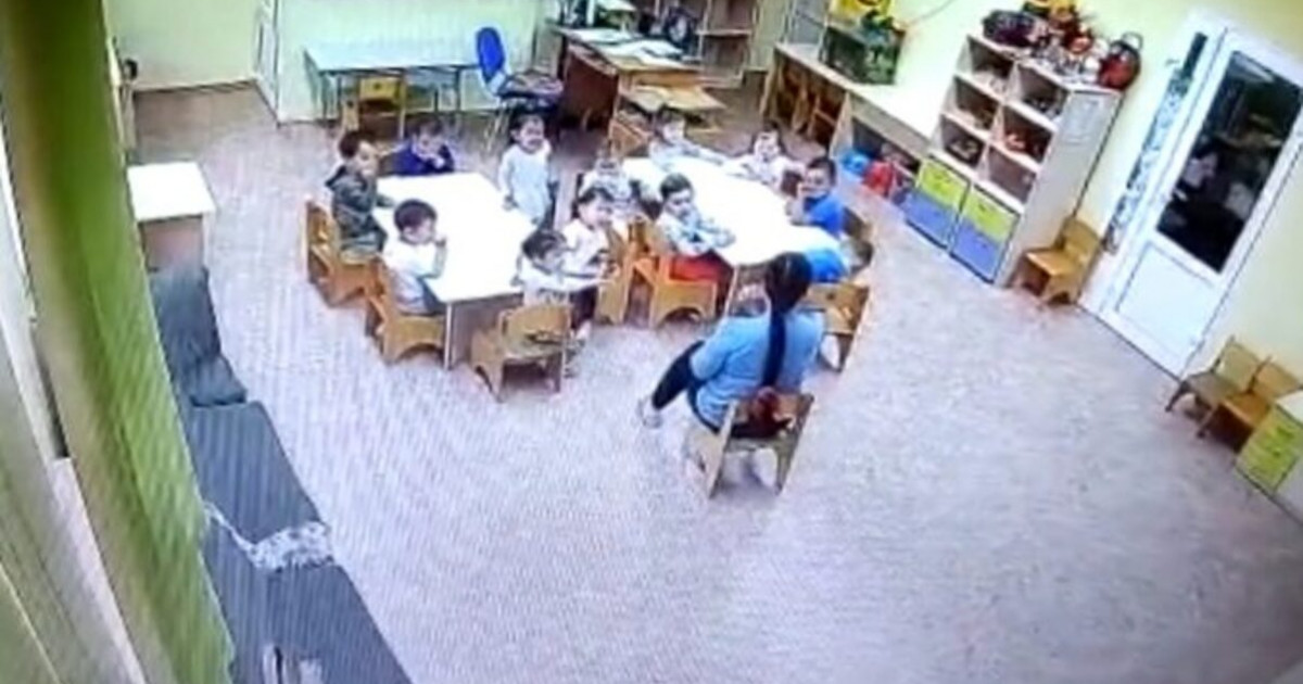 Қостанайда балабақша тәрбиешісі баланы жазым етті  (ВИДЕО)