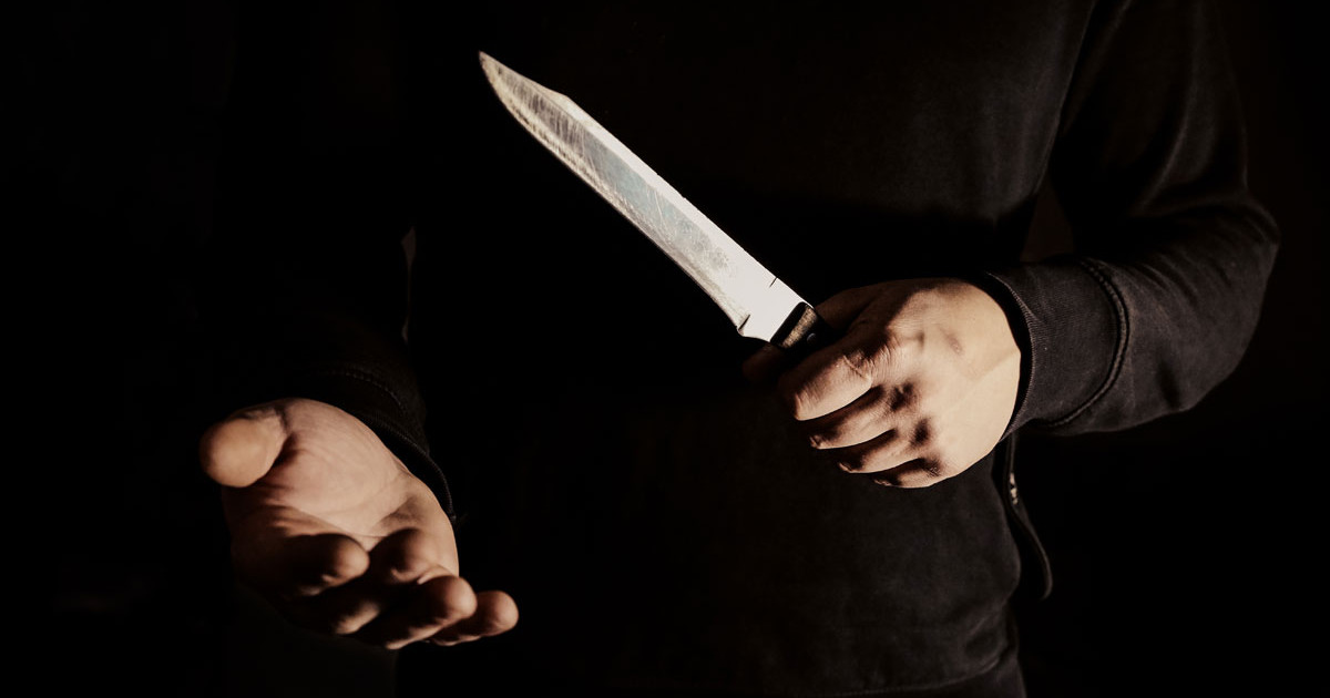 19 жастағы жігіт жалғызбасты әйелдің үйіне пышақпен кірген
