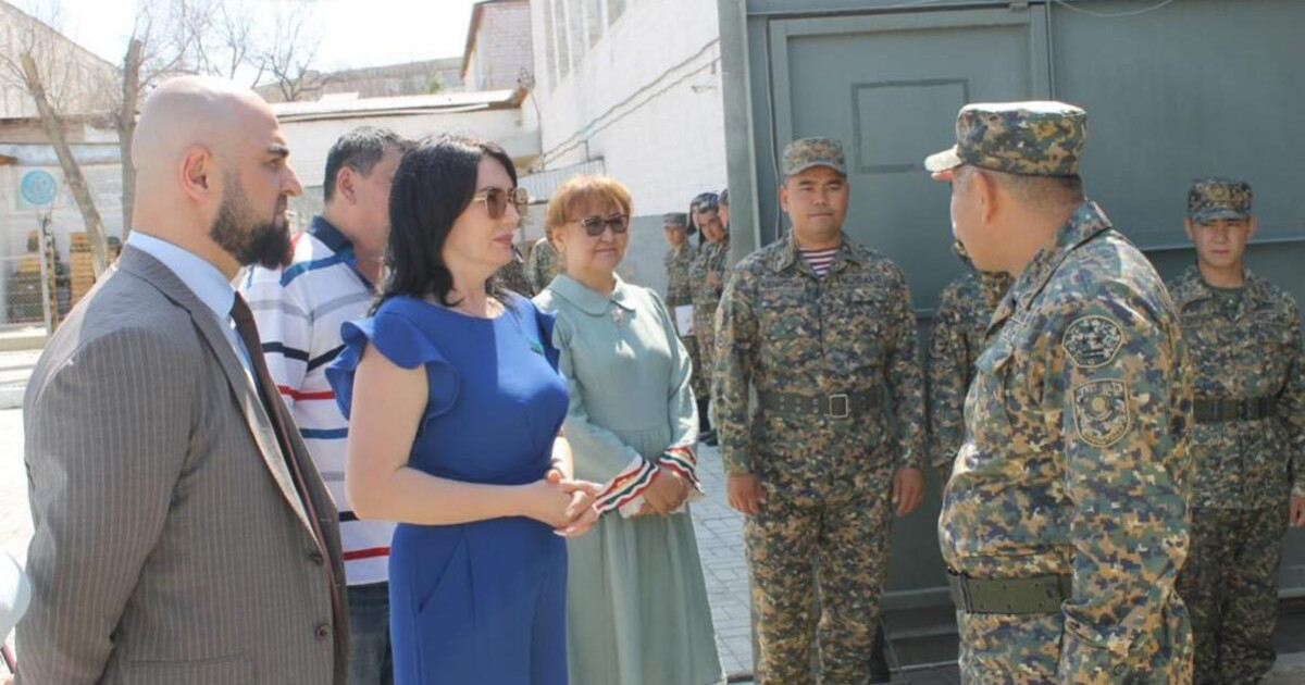 Мәжіліс депутаты әскери қызметшілермен кездесті
