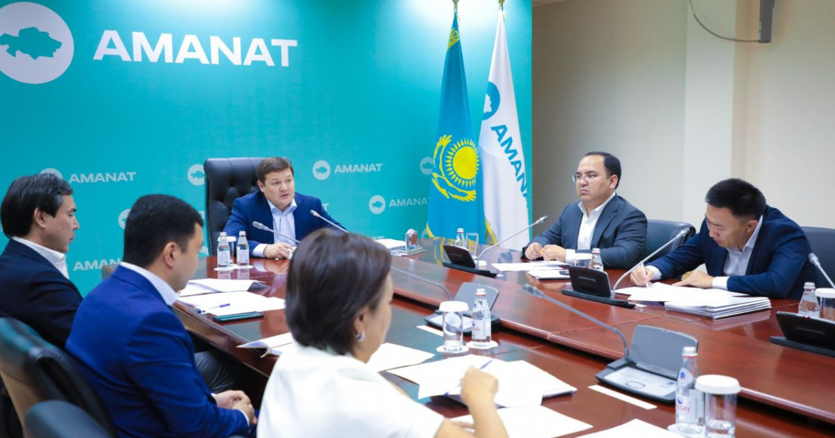 Асхат Оралов «АМANAT» партиясының өңірлердегі филиалдарымен жиын өткізді