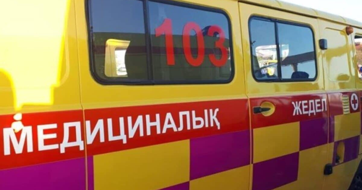 Павлодарда автобус аударылып, 16 адам ауруханаға түсті