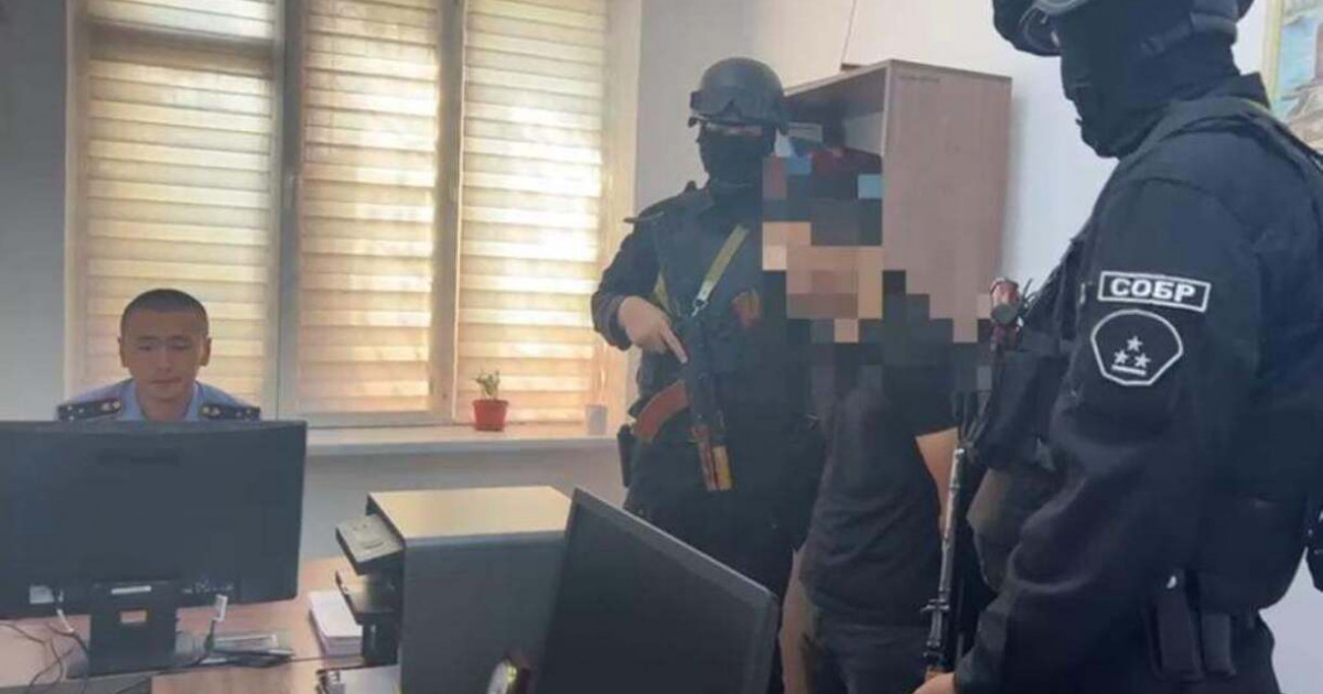 Полицейлер адам өлтірген қылмыскерді ізін суытпай ұстады