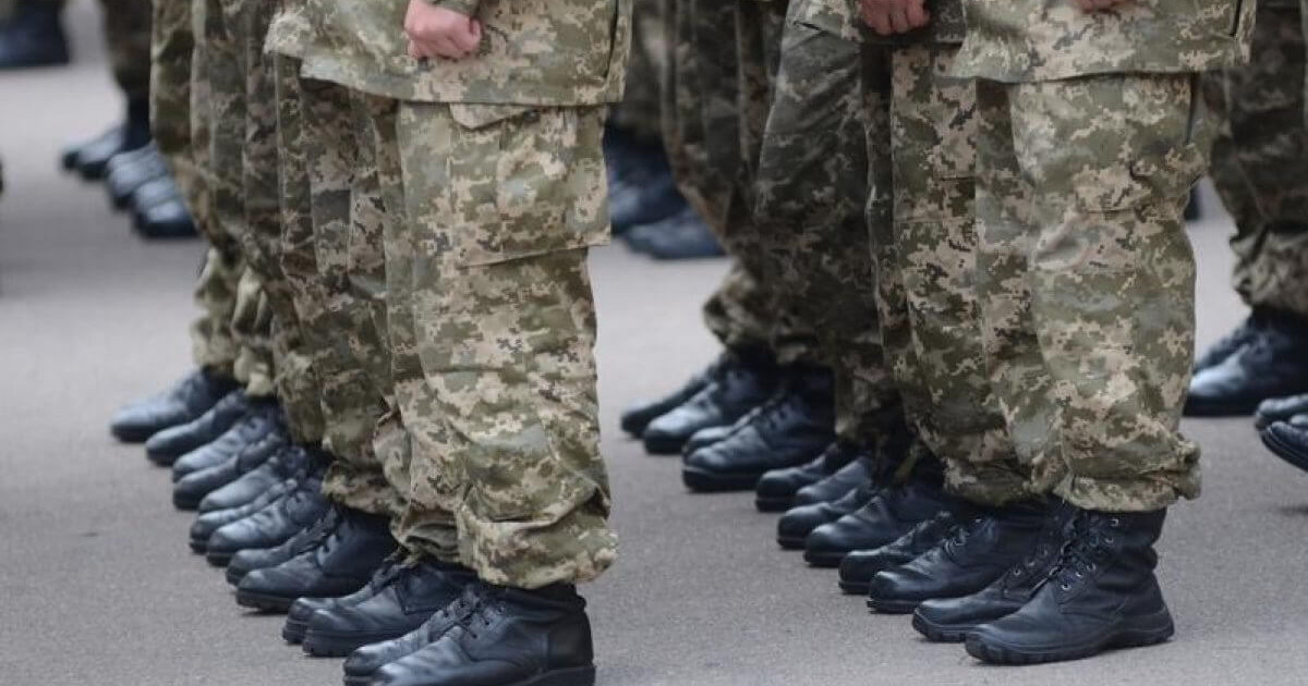 Командир әскери қызметшіні несие алуға мәжбүрлеген