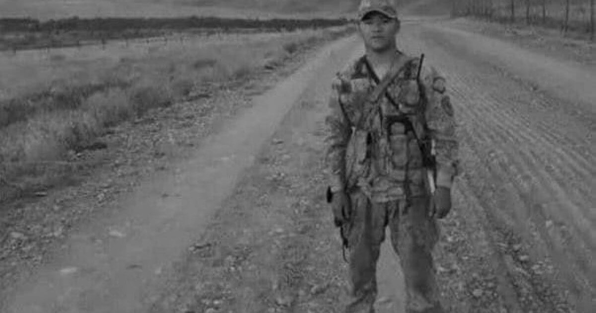 «Қорқып жүрмін»: Сарбаз қайтыс болар алдында сөз байласқан қызына хат жазған (ВИДЕО)