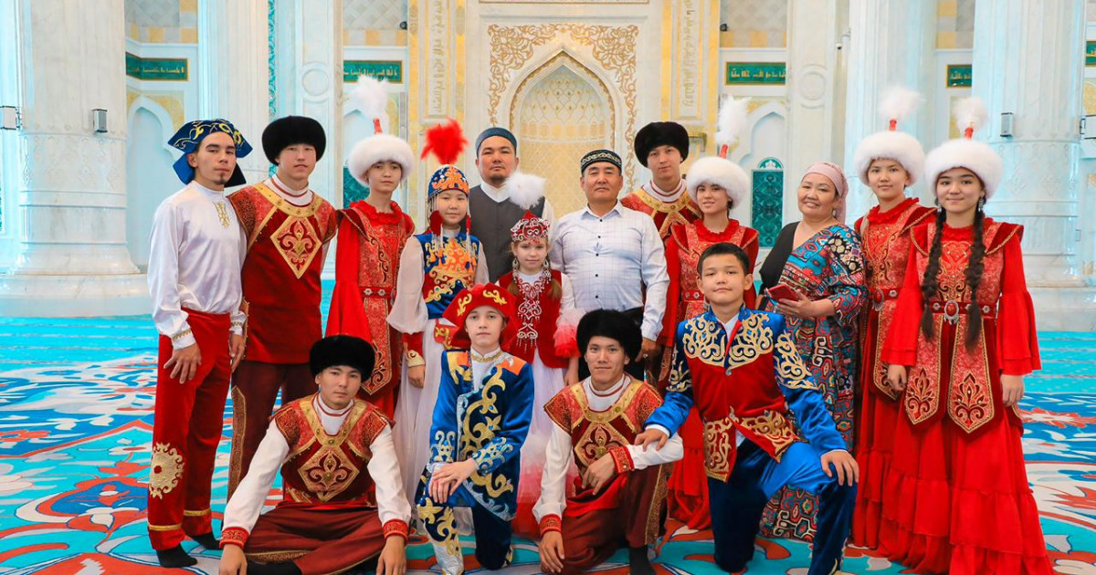 18 бала асырап алған Өмірхан Жетесов: Рим Папасының алдында өнер көрсеткен соң бізді әлем таныды