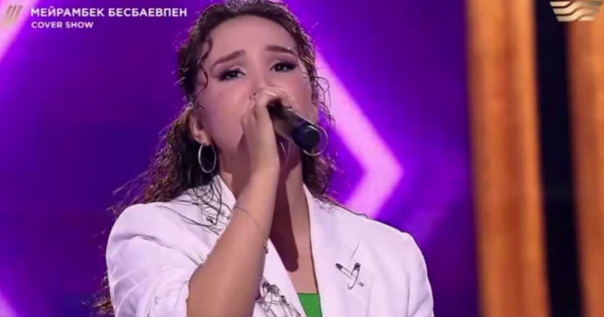 «Ұйқым келмейді»: жас орындаушы желіні шулатқан әнге жаңаша дем берді (ВИДЕО)