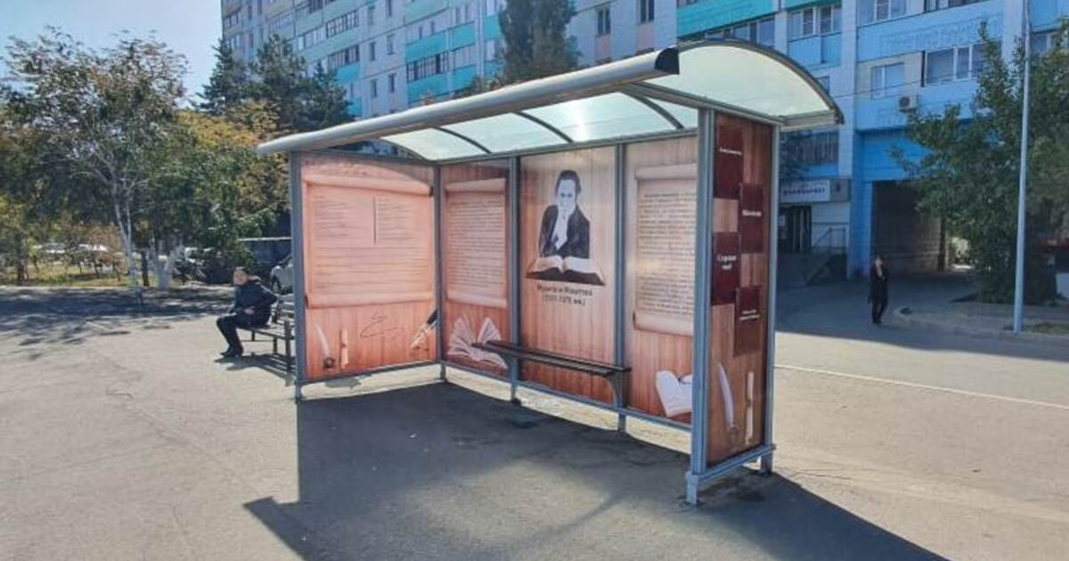 Павлодарда тарихи тұлғалардың суреті бейнеленген аялдамалар пайда болды